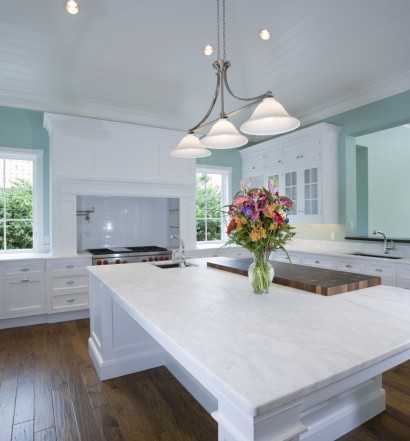 8 Ways to make a small kitchen look bigger